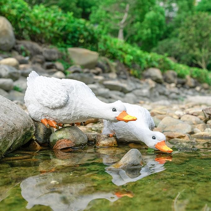 Garden Duck Statues Christmas Pond Decor Resin Goose Sculptures & Statues Funny Animal Outdoor Figurines Yard Art for Patio Pool Lawn, Ideal Gifts for Women Mom